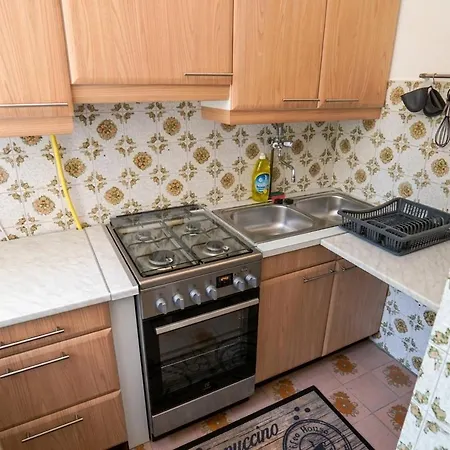 Apartment 15min To - With Garage & Balcony *